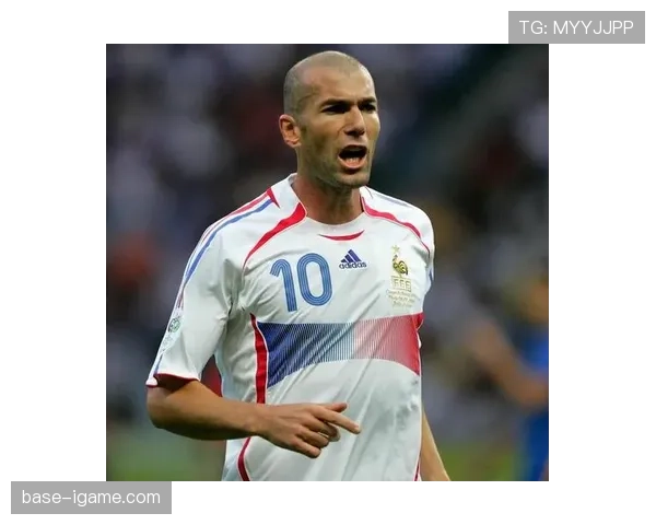 齐达内传球艺术再引热议：大师级技巧如何重塑现代足球