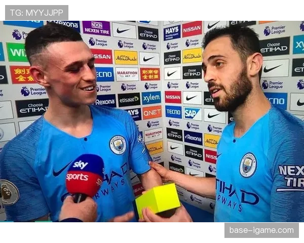 福登暖心互动球迷，亲和力十足引热议