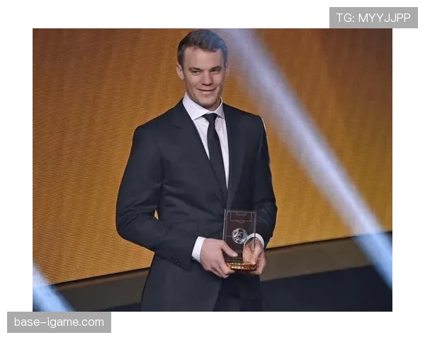 诺伊尔与布冯职业生涯表现对比：门将传奇的竞技状态与技术特点分析